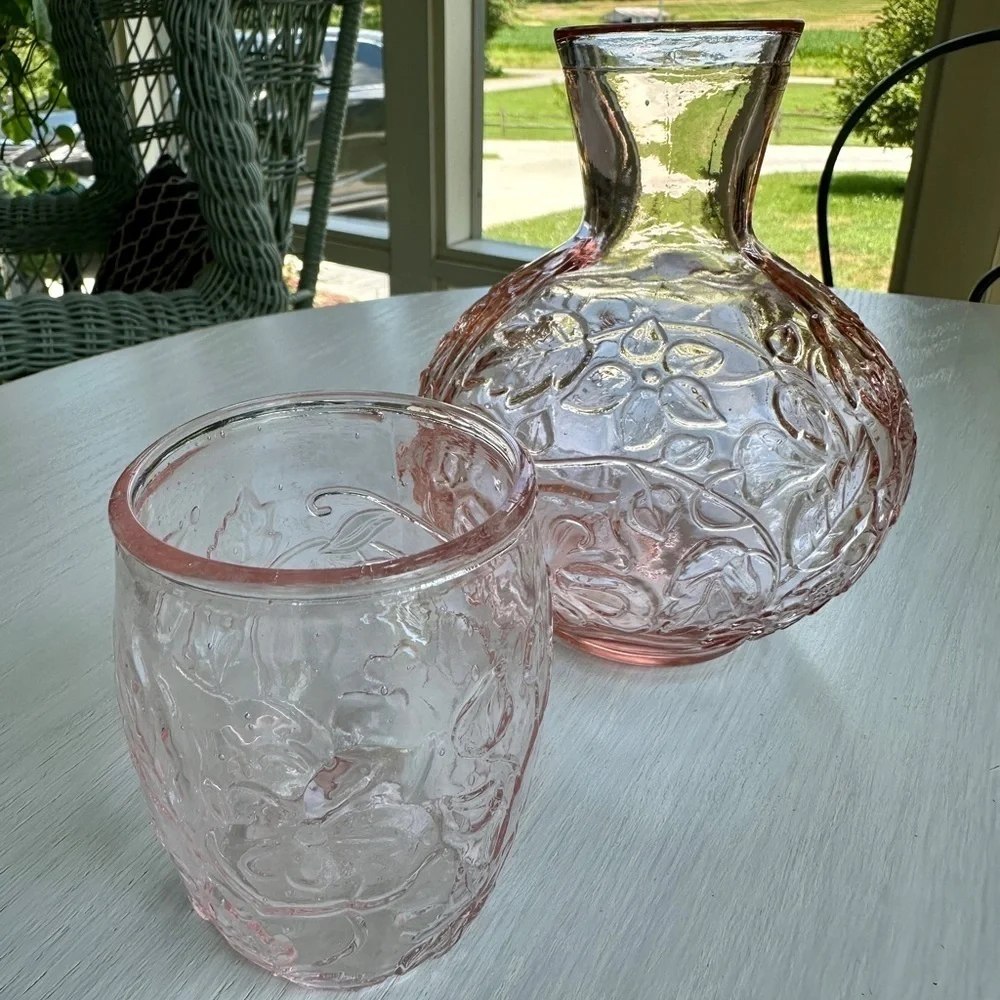 VINTAGE, 1930’S ANTIQUE, PRESSED GLASS WATER CARAFE WITH CUP LID.
